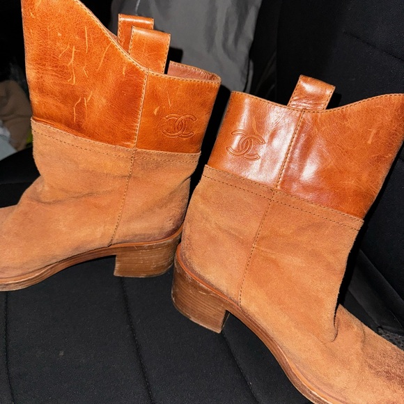 Chanel Brown Suede Logo Boots - Picture 4 of 6